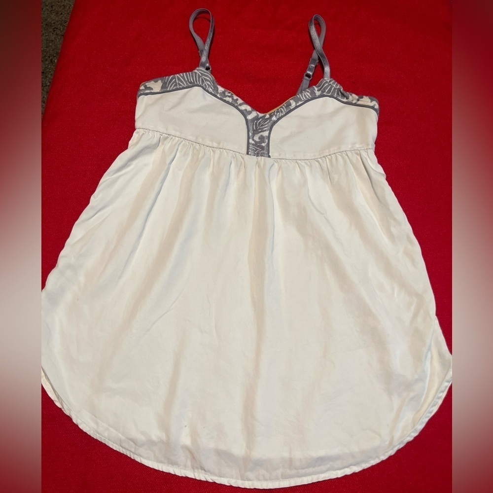 Lululemon White & Silver Strappy Tencel
Babydoll Find Bliss Tank | Women's 6